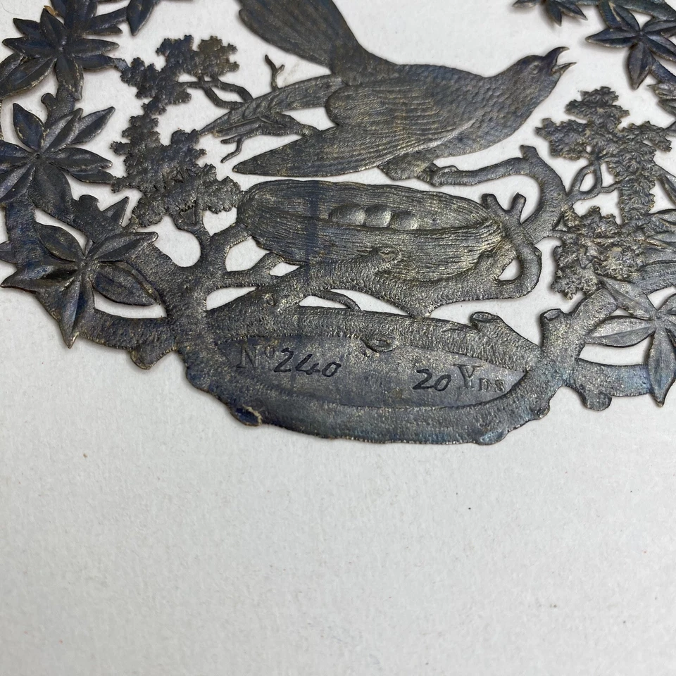 Nido de pájaro Robin troquelado etiqueta de tela textil Dresden década de 1800 No. 240 - 20 yardas Foto 2 de 4