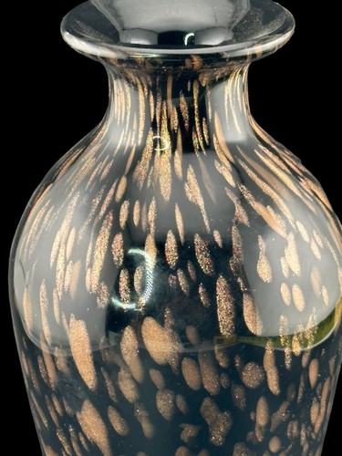 Art Glass Black & Gold Fleck Dust Glitter Vase 7.25” Tall Beautiful Vintage - 第 2/5 張圖片
