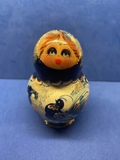 NESTING DOLLS! -  vintage!   (set of 5) Wooden / Pre-owned - Great Condition