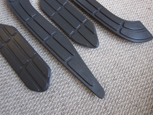 94-04 CHEVY S10 GMC SONOMA STEP SIDE TRUCK BLACK STEP PADS (4) OEM GM NICE! - Picture 3 of 4