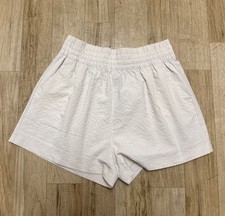 Vuori Women s Villa Textured Short Milkweed Sz Medium EUC