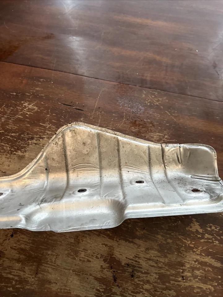 Silenciador de escape Mercedes Benz W124 1986-1993 placa de cubierta de protector térmico OEM Foto 3 de 4