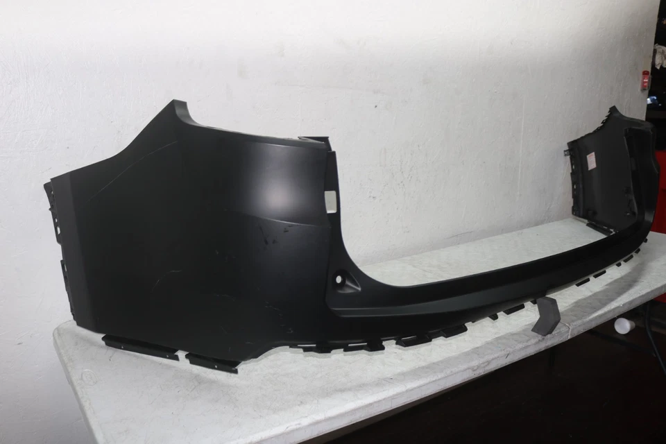 2022 2024 JEEP WAGONEER REAR BUMPER COVER - Image 3 of 4