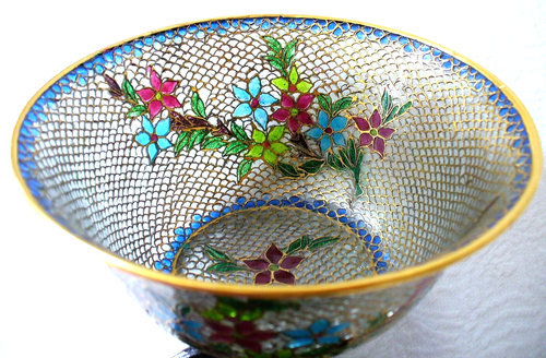 Antique~PLIQUE A JOUR~Chinese~CLOISONNE~Footed Bowl~FORGET ME KNOTS~Floral~STAND - Picture 11 of 11
