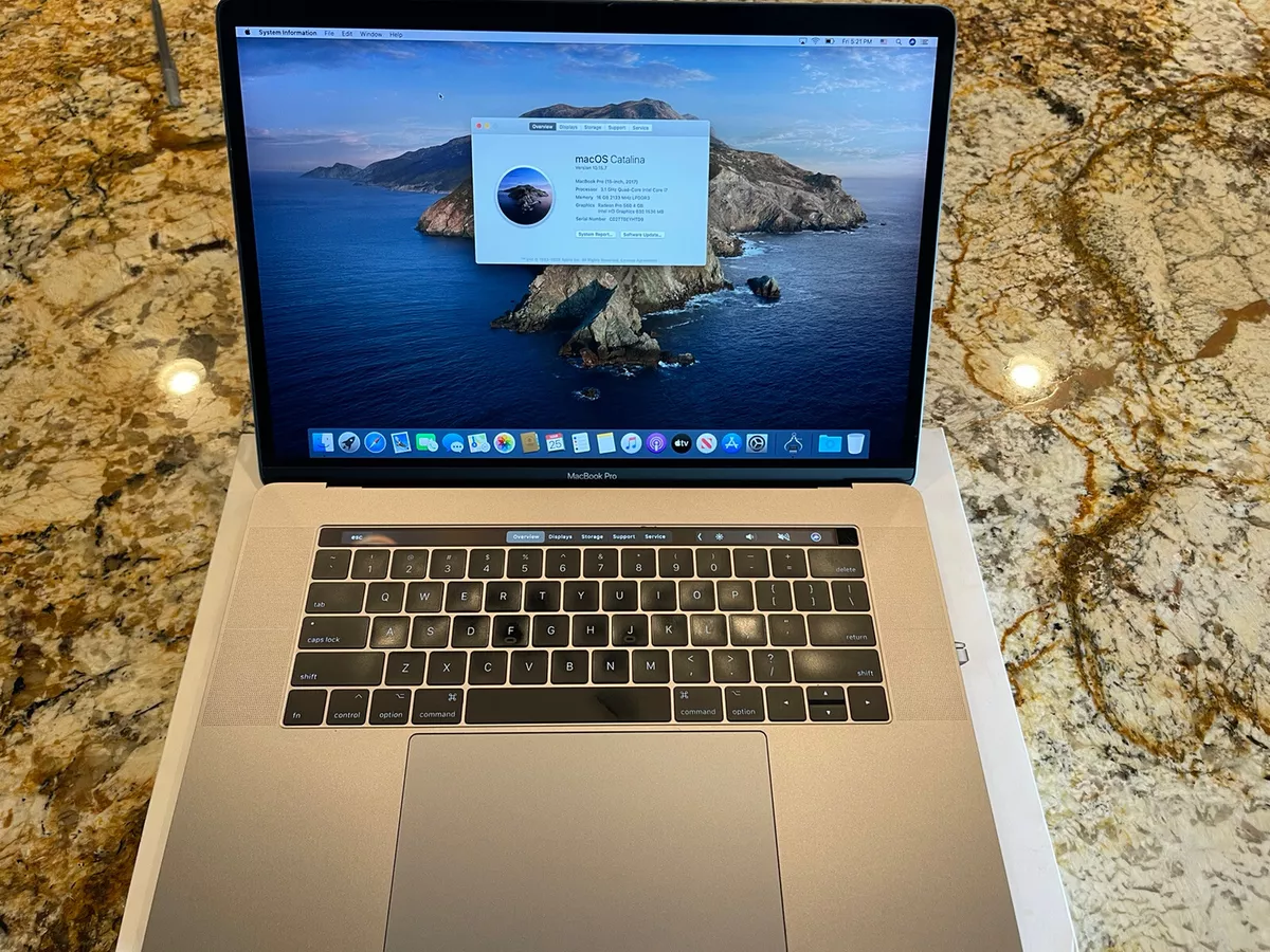 Apple MacBook Pro 15 inch (1TB SDD Intel Core i7 3.1 GHz 16GB RAM