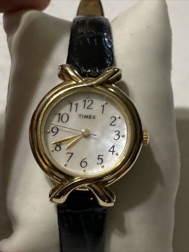Timex Watch Women Gold Tone 25mm MOP Dial Black Leather New Battery 7.5" 2008 - Picture 2 of 7