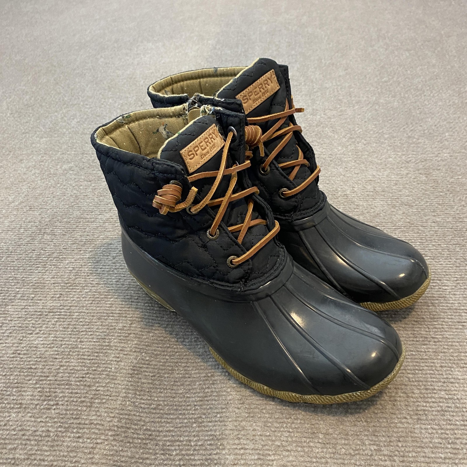 Sperry Duck Rain Boots Womens Size 7.5 Black Quilted Waterproof Ankle STS84367