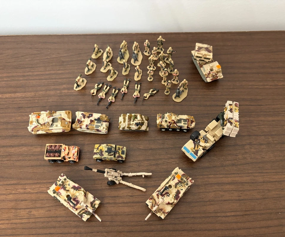 BIG LOT: Galoob MICRO MACHINES Desert Storm: 41 vehicles and soldiers - Image 2 of 4