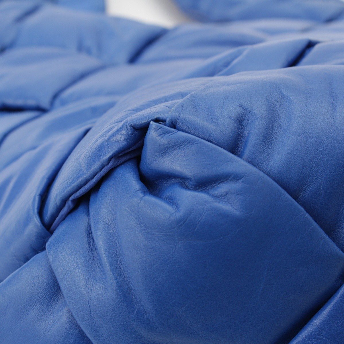 Bottega Veneta Cassette Maxi Intrecciato Leather Tote Bag Blue 36x31in Used thumbnail 9