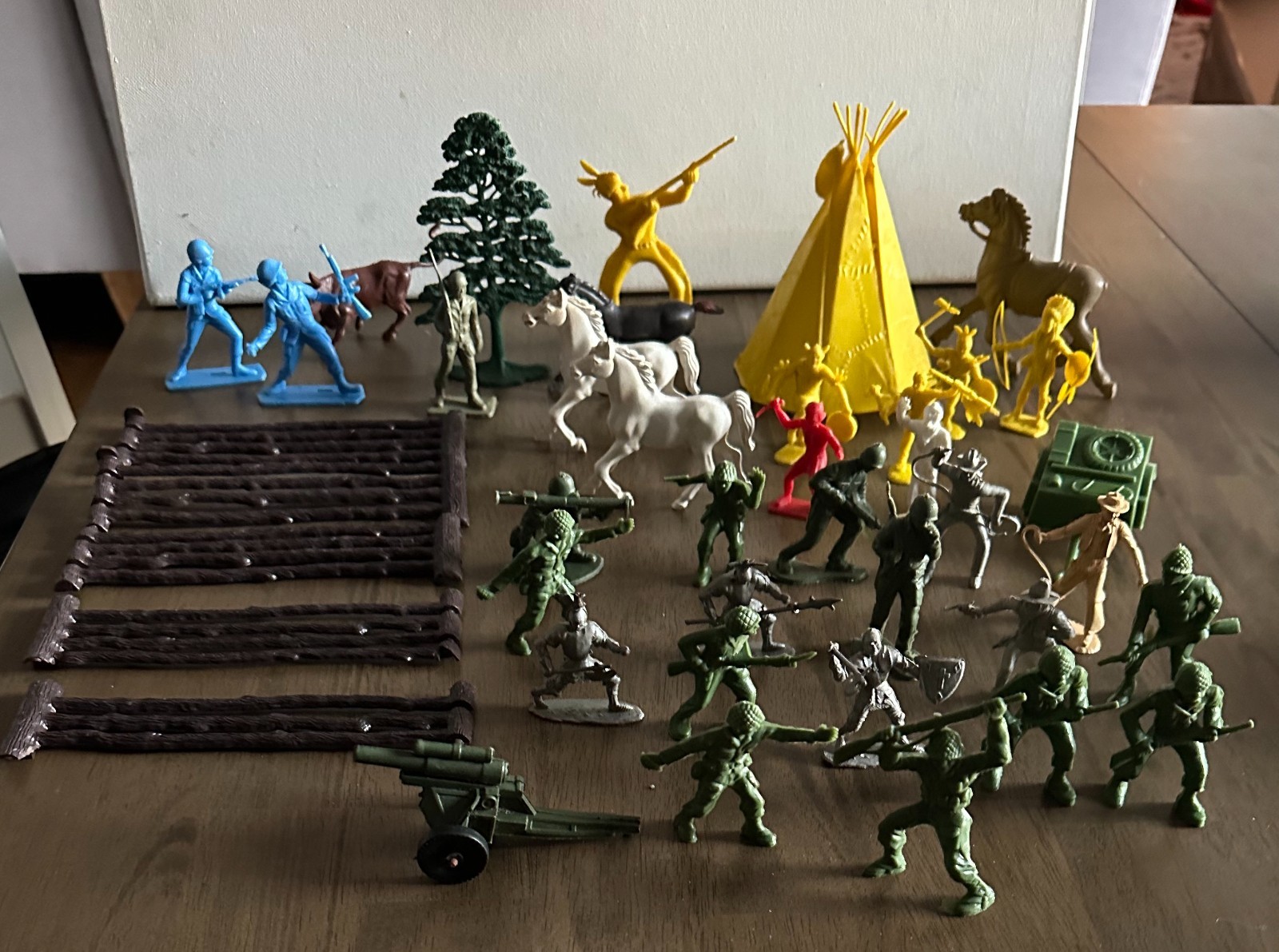Vintage Lot of Plastic Army Military Men Animals Action Figures Toys