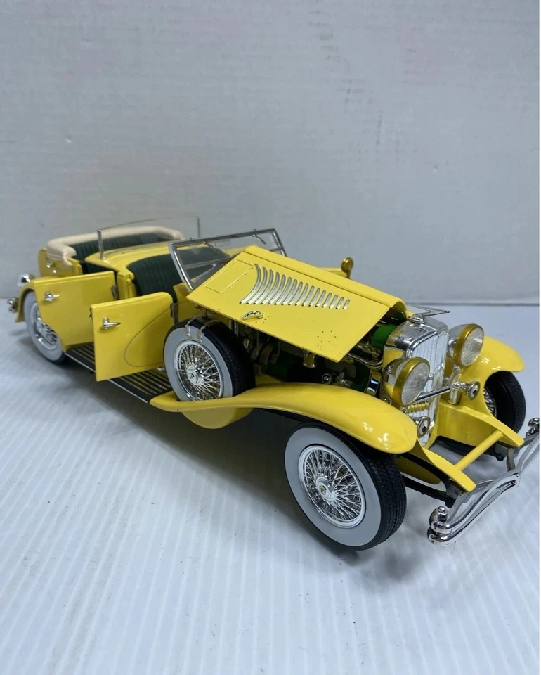 Limited Edition 1934 Duesenberg II SJ from Gatsby Movie GreenLight 1:18 - Image 3 of 3