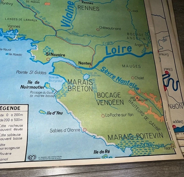 affiche scolaire "BRETAGNE VENDÉE - PAYS DE LA LOIRE" 80x 90 cm années 50 - Photo 3/4