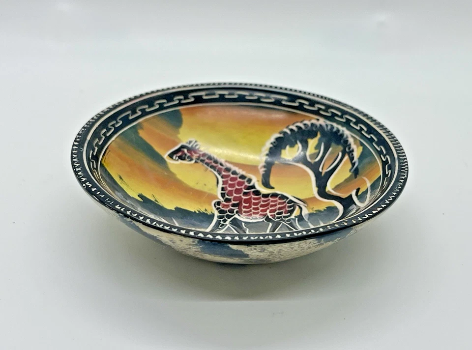 Plato de baratija pintado a mano grabado piedra de jabón africano niña safari 4 pulgadas Foto 2 de 4