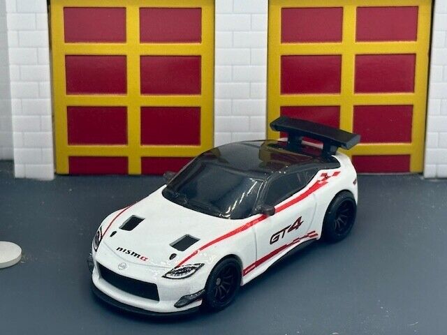 HW HOT WHEELS 2023 NISSAN Z GT4 NISMO 1:64 LOOSE DIORAMA HW HOT WHEELS 2023 NISSAN Z GT4 NISMO 1:64 LOOSE DIORAMA