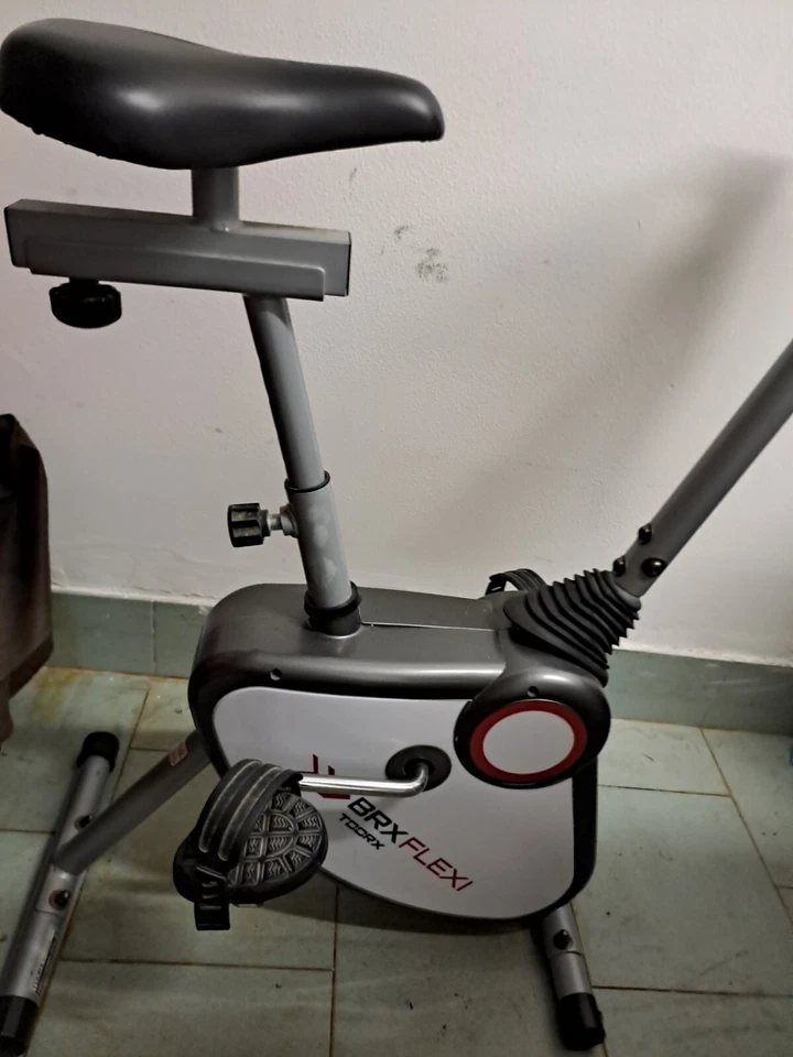 Toorx BRX FLEXI Cyclette Magnetico 8 Liveli con Display LCD - Bianco/Nero - Immagine 2 di 4