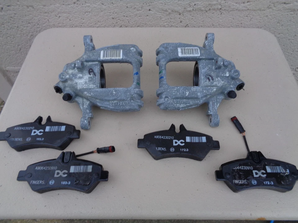 LOT ÉTRIER DE FREIN ARRIÈRE MERCEDES-BENZ SPRINTER W906 - Photo 1/4