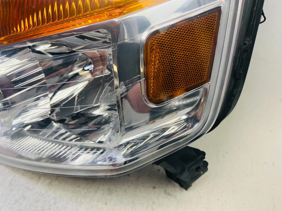 Faro izquierdo Nissan Armada LH 2008 2009 2010 2011 2012 2013 2014 2015 OEM Foto 4 de 4