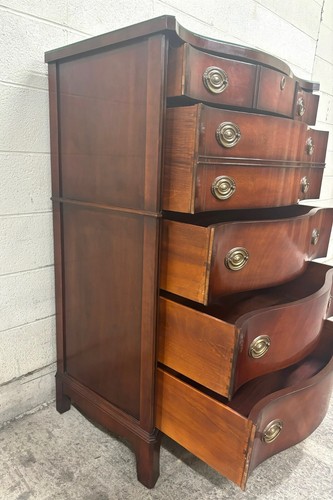 Vintage White Fine Furniture Traditional Style Bow Front Serpentine Chest - Picture 12 of 17