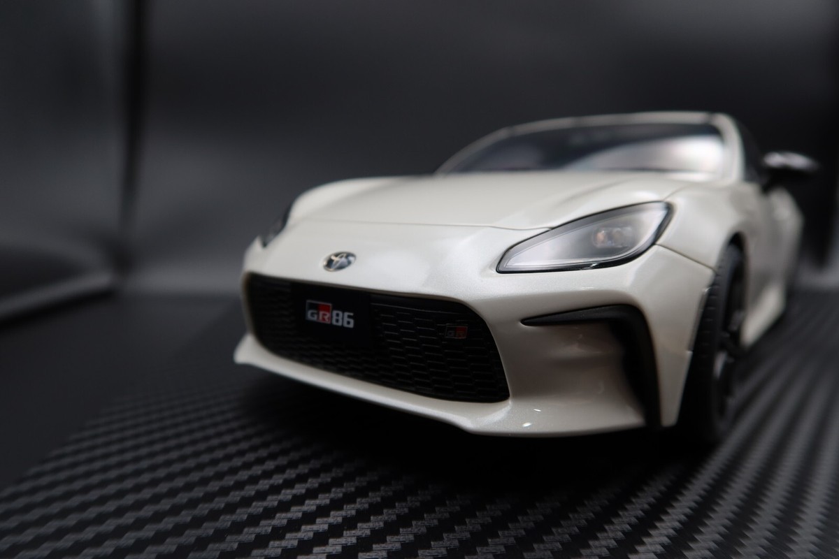 Kusaka Engineering/MAKE UP Co, Ltd. 1/18 SCALE TOYOTA GR86 Crystal