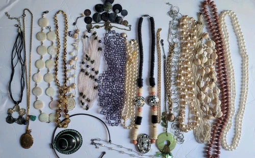 VINTAGE COSTUME JEWELRY NECKLACES LOT OF 21 MISC .  #A