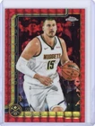 NIKOLA JOKIC 2025-26 TOPPS CHROME #25 GEOMETRIC RED REFRACTOR 4/5 NUGGETS