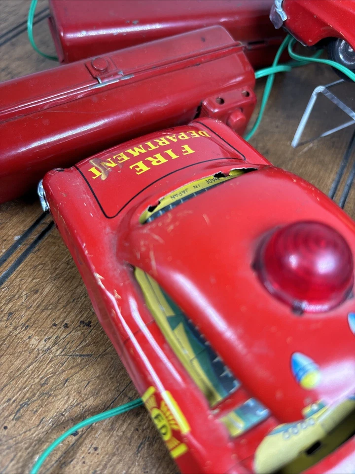 Lote de 2 COCHES DE HOJALATA VINTAGE MARX a batería SOLO PIEZAS reparación Foto 3 de 4