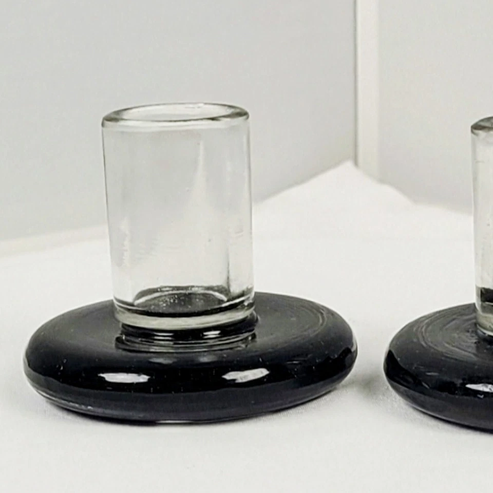 Nuevo en caja Juego de 2 candelabros cónicos de vidrio soplado a mano Urban Outfitters blanco y negro Foto 4 de 4