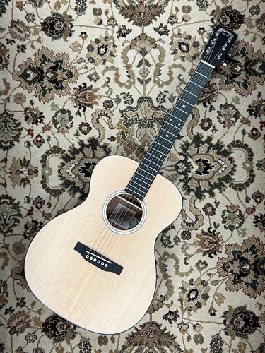 Martin 000 Jr-10 Satin Sitka/Sapele w/ Gig Bag M2919857