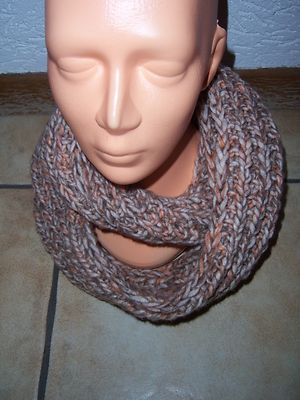 Loop natur barun orange handgestrickt Schurwolle Polyamid Patentmuster