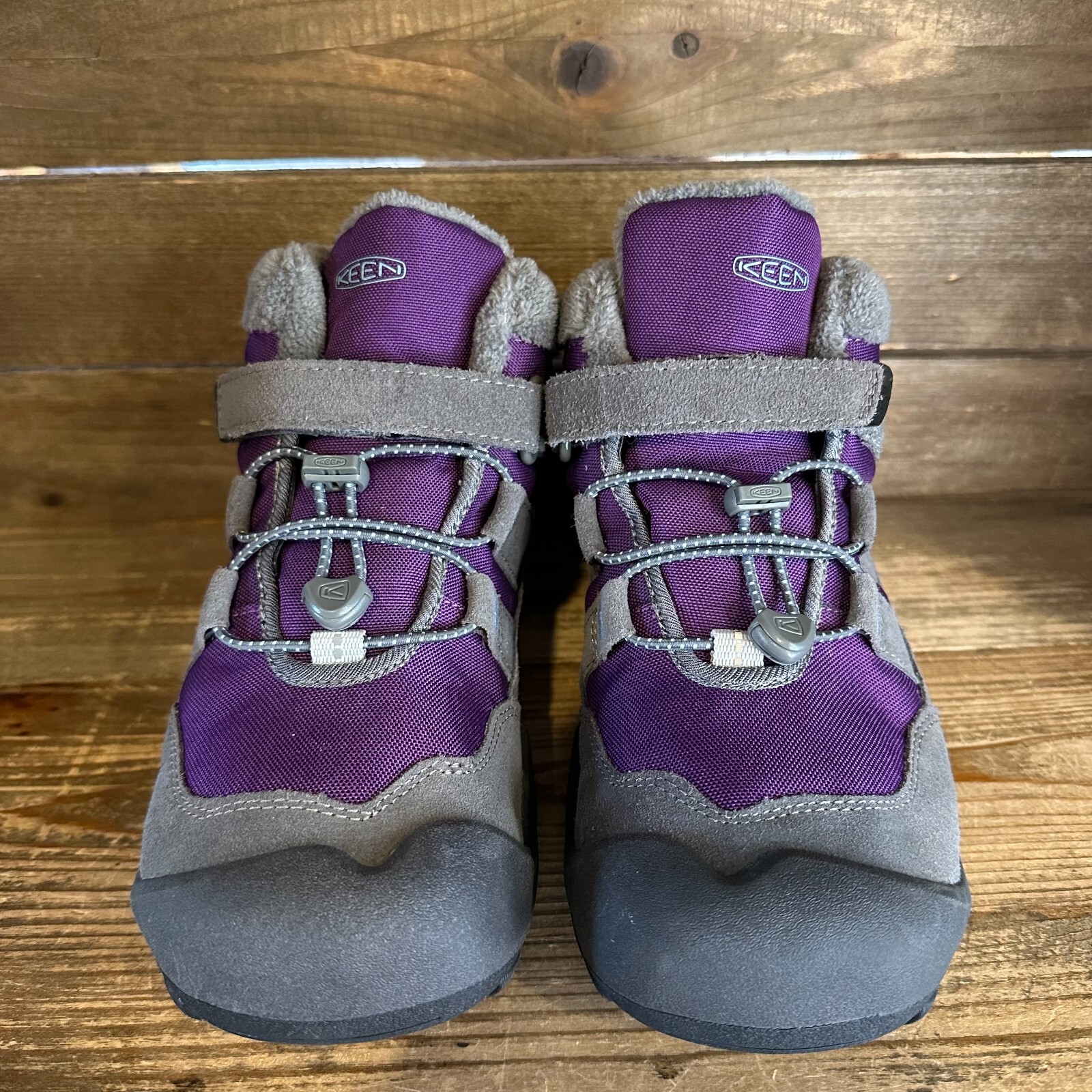 Stivaletti nuovi senza scatola grandi bambini Keen Knotch viola invernali foderati in neve taglia 6 anni