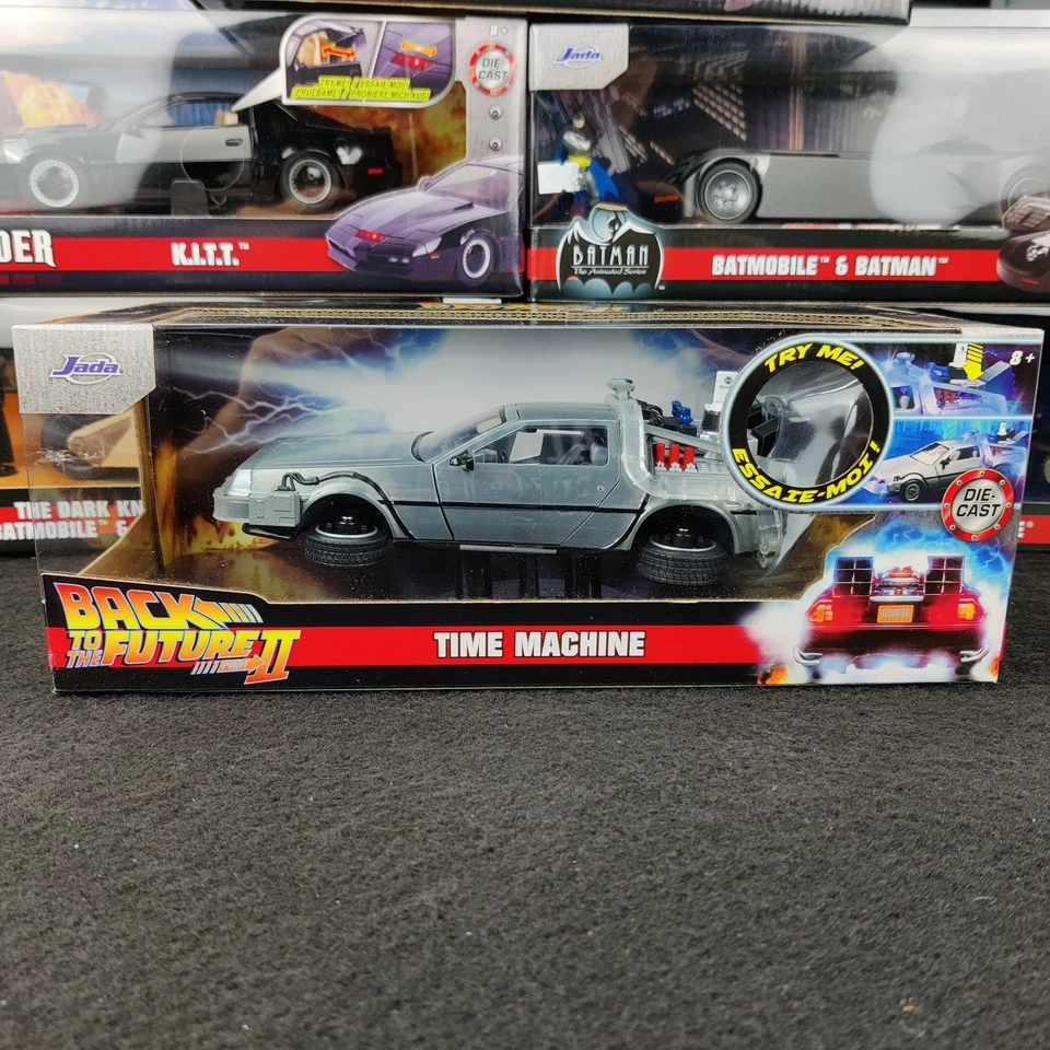 MACCHINA A 2 TEMPI AUTO JADA TOYS DOLOREREAN BACK TO THE FUTURE 1:24 IN SCATOLA - Immagine 2 di 4