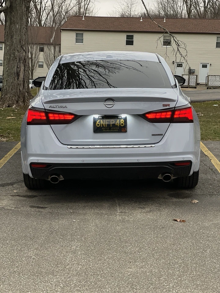 Luces traseras LED para Nissan Altima 2019-2024 con intermitente secuencial (humado) Foto 3 de 4