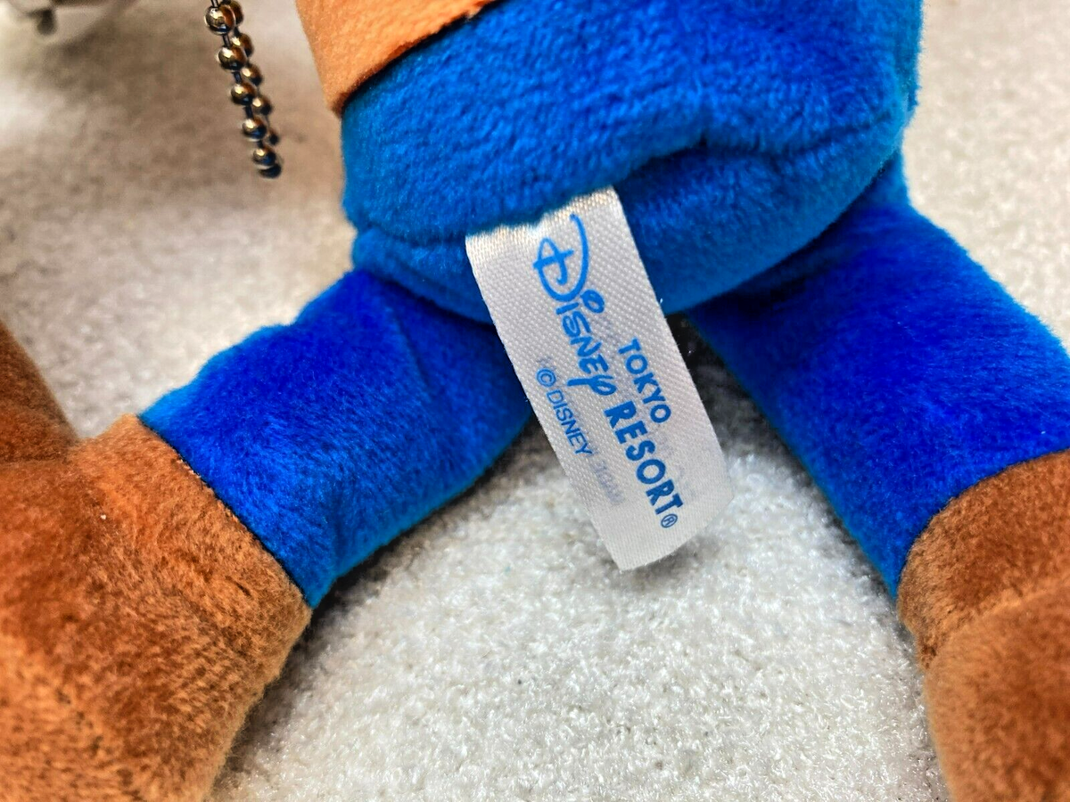 Japan Tokyo Disney Resort 2024 Plush Badge Clip on Shoulder Goofy