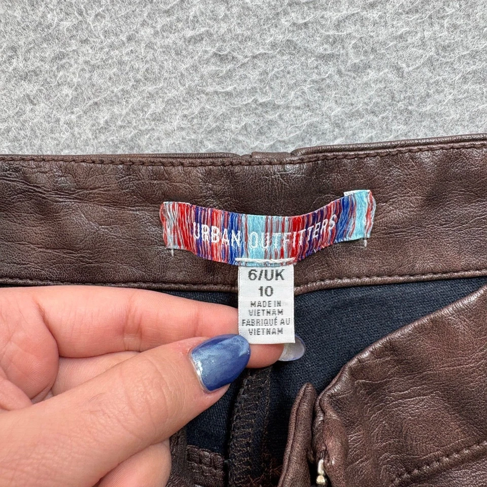 Pantalón Urban Outfitters Imitación Cuero Mujer 10 Marrón Grunge Rock Biker Festival Y2K Foto 3 de 4