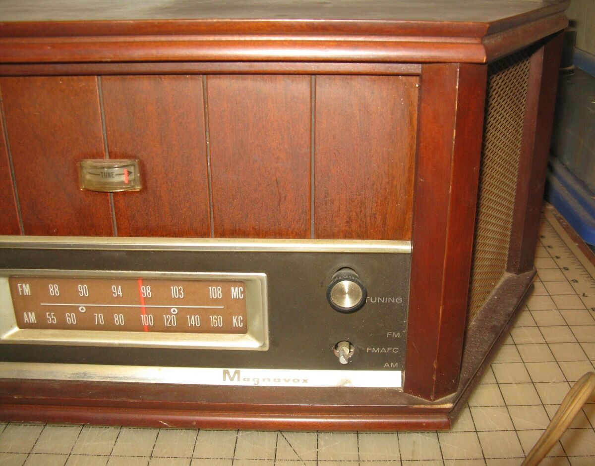 1961? MAGNAVOX OFM022 Table Top AM FM Tube Radio Wooden 1961? MAGNAVOX OFM022 Table Top AM FM Tube Radio Wooden