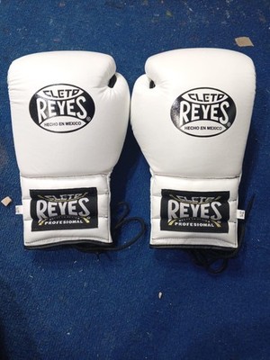 Cleto Reyes white Lace up boxing gloves for tranning sparring 16oz