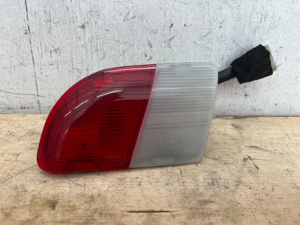 Mazda RX7 88-91 PASO DERECHO. Lámpara de luz de cortesía para puerta lateral roja blanca CONVERTIBLE Foto 2 de 4