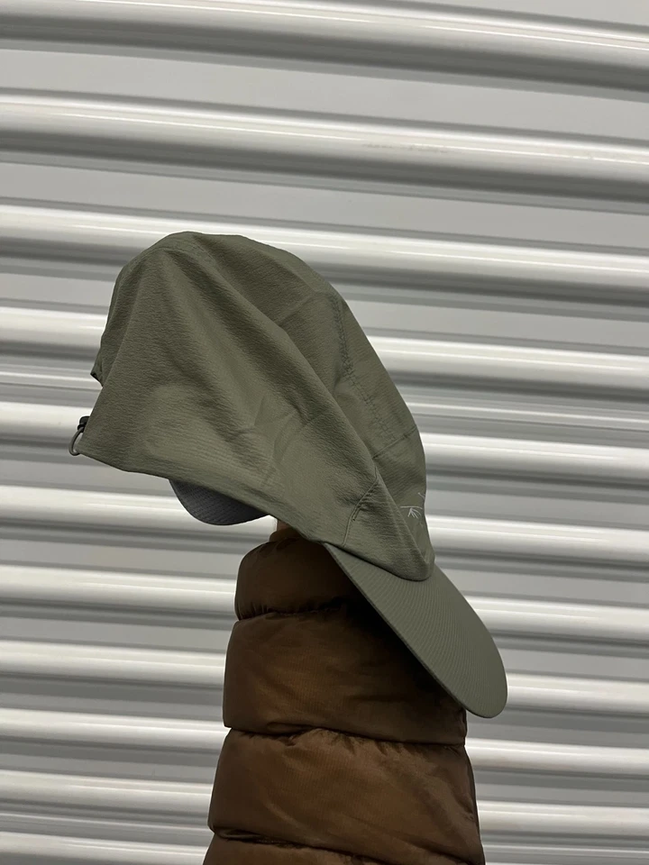 Sombrero de ala regular Arc'teryx Norvan para hombre verde nailon diseño de 5 paneles ajustable Foto 4 de 4