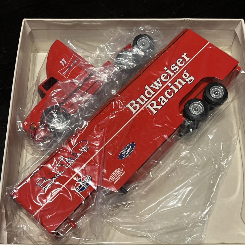 Winross American Racing - #11 Bill Elliot Budweiser - 1:64 Scale Diecast - Image 2 of 4