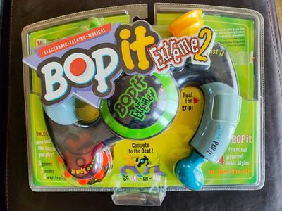 Hasbro Bop It Extreme 2 Game. Electronic Talking Musical by Milton Bradley. NEW 