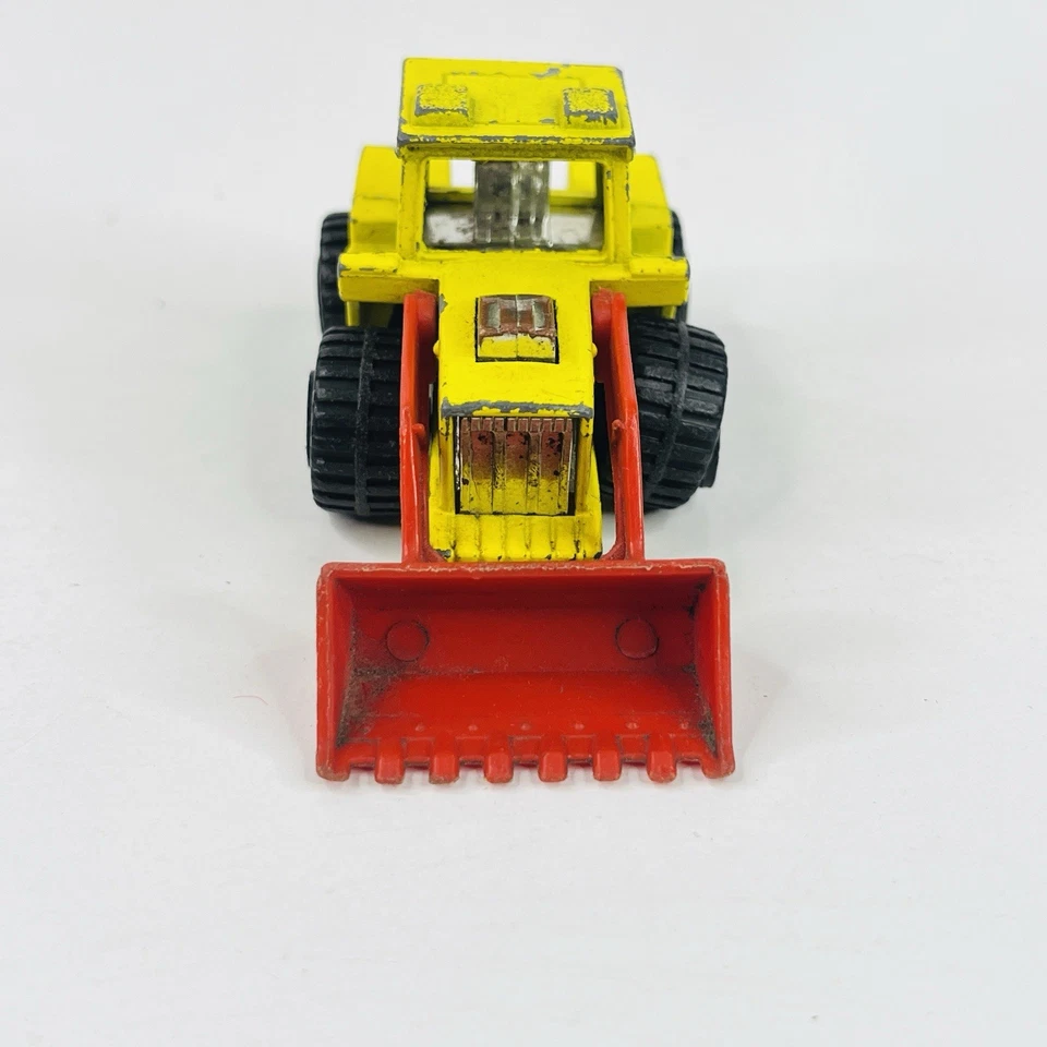 Matchbox Superfast MB-29B Tractor Loader Yellow Red 1970s Made in England - Image 2 of 4