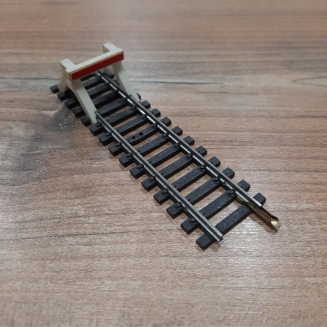 Deux rails Jouef alimentation CC pour modélisme ferroviaire à l'échelle HO