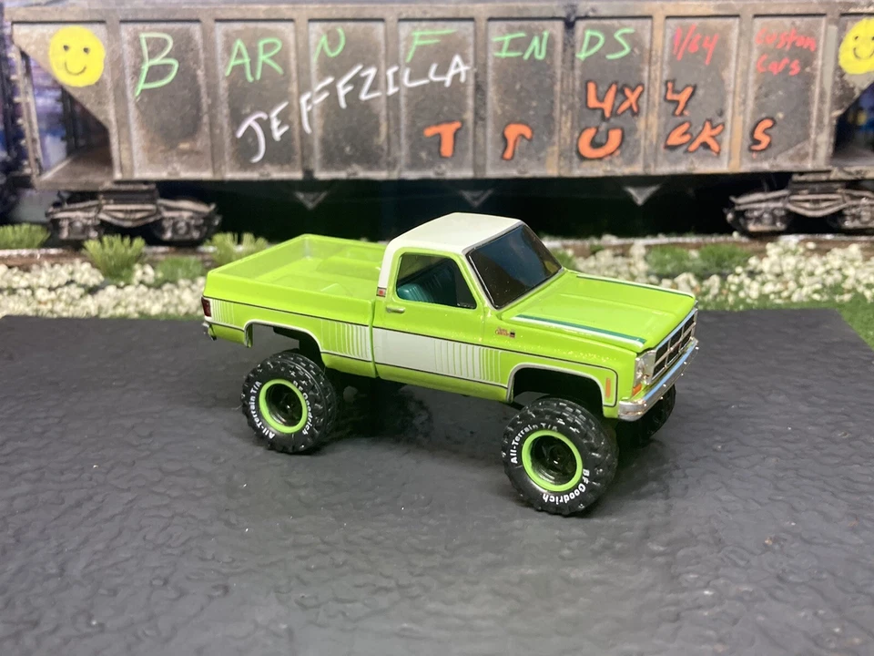 GMC Sierra 1976 camioneta pickup elevada 4x4 1/64 diecast personalizado todo terreno máquinas M2 Foto 3 de 4
