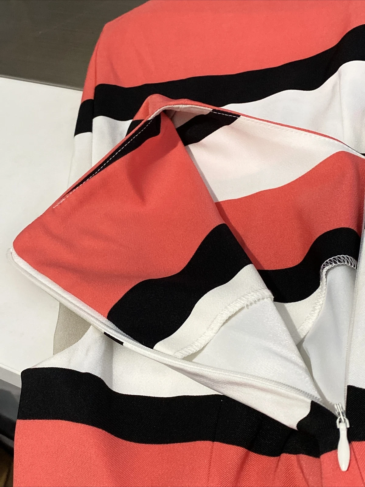 Abito da donna bianco a righe Alyx foderato in guaina taglia 6 poliestere lunghezza ginocchio