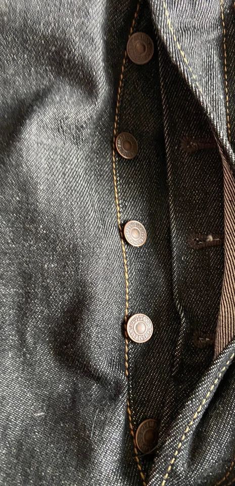 Jeans de mezclilla con ribete Levi's 501 talla 44x29 lavado oscuro denim crudo Ridgid botón mosca Foto 4 de 4
