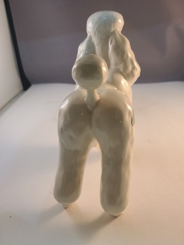 BESWICK ENGLAND WHITE POODLE DOG FIGURINE, RETIRED 1983, 6" x 6" With Label - Picture 4 of 6