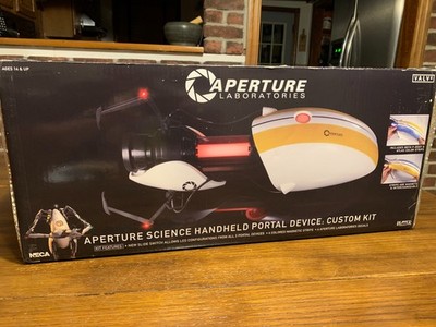 NECA Aperture Science Portal 2 Portal Gun Full Scale Replica