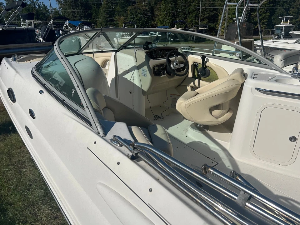2006 Chaparral Sunesta 26' Deck Boat - I/O Runs - Free Trailer - South Carolina - Image 4 of 4