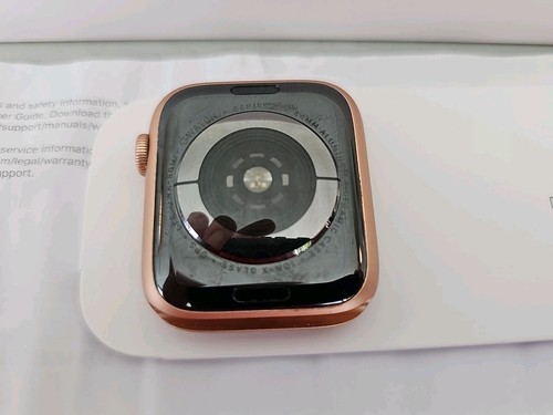 Apple Watch Series 5 44 mm (GPS, cellulaire) boîtier en aluminium doré boîte bracelet sable rose - Photo 4 sur 21