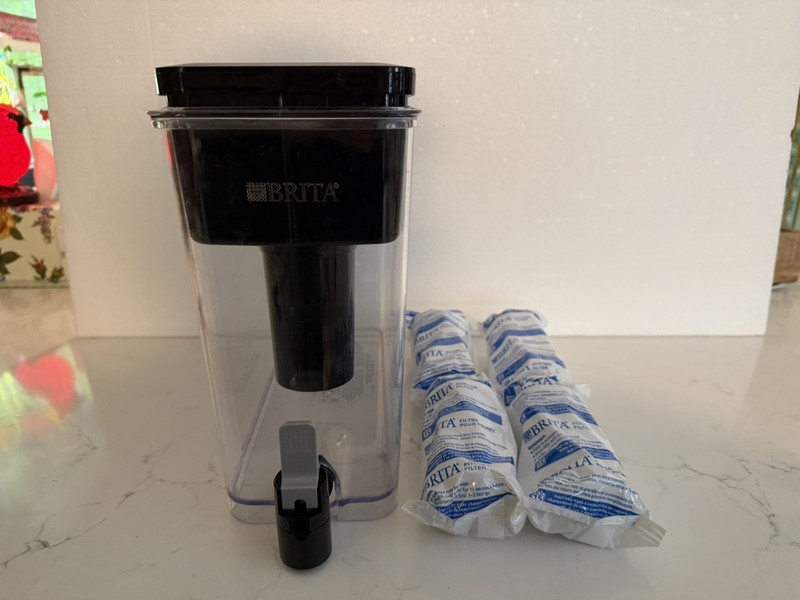 Brita 27-Cup XL Water Filtration Dispenser, Black Pre-Owned w/ 4  NEW FILTERS